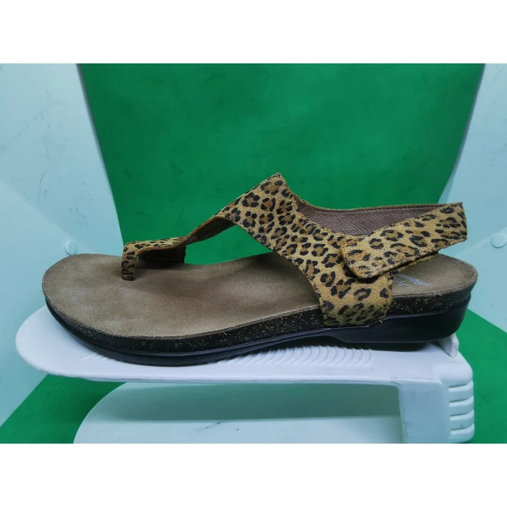 Dansko Womens Cheetah Print Brown Toe Thong Hook&Loop Closure Sandal Sz 7-7.5/38